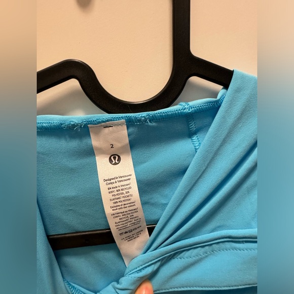 Most popular Lululemon windbreaker - Picture 3 of 5